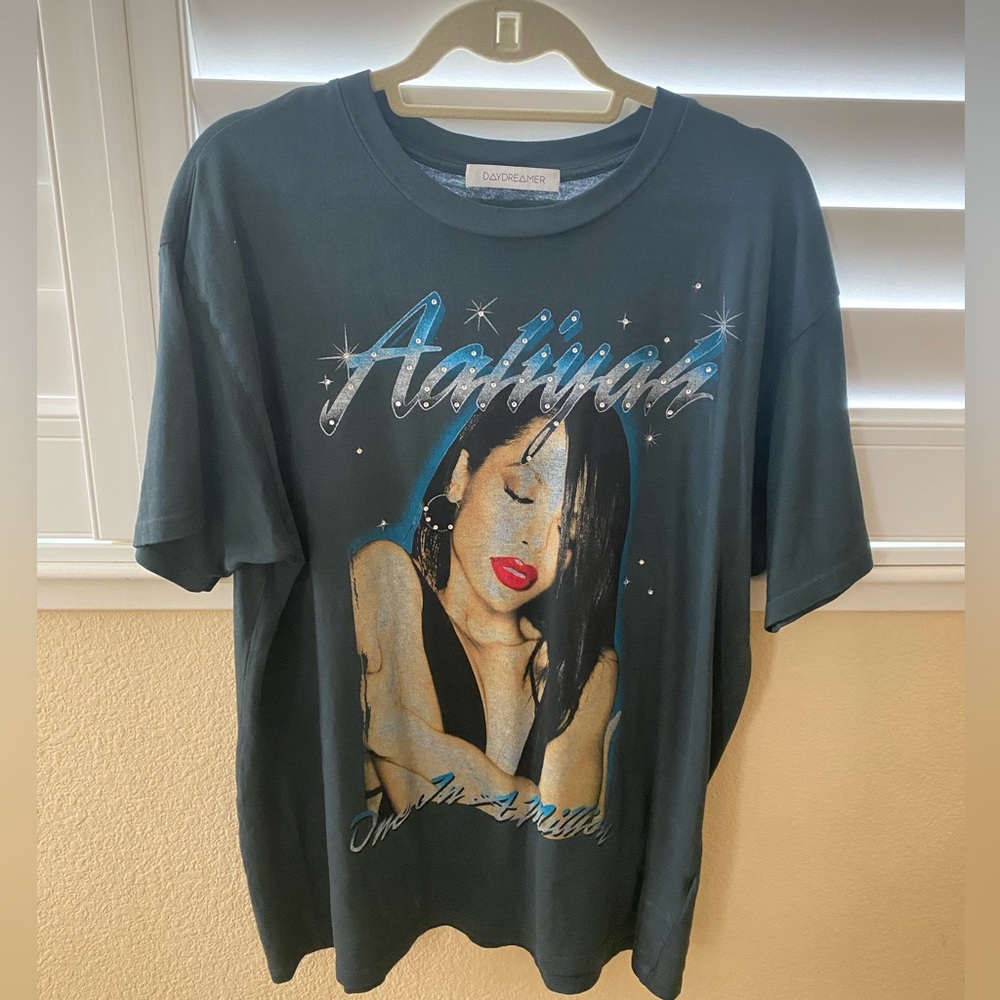 Daydreamer Aaliyah shirt, size large